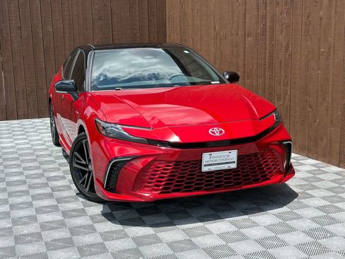 Used 2025 Toyota Camry XSE FWD image 10