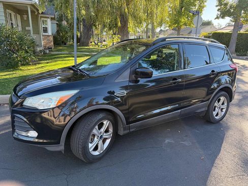 Used 2015 Ford Escape SE w/ Equipment Group 201A image 1
