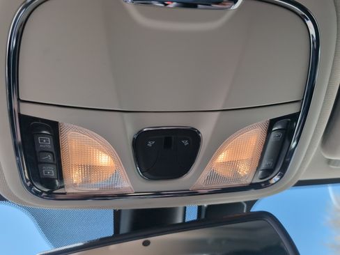 Used 2017 Jeep Cherokee Trailhawk AWD/4WD image 16