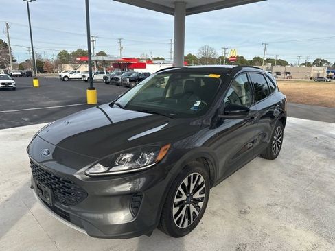 Used 2020 Ford Escape SE Sport image 5