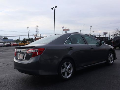 Used 2014 Toyota Camry SE w/ Leather Package FWD image 9