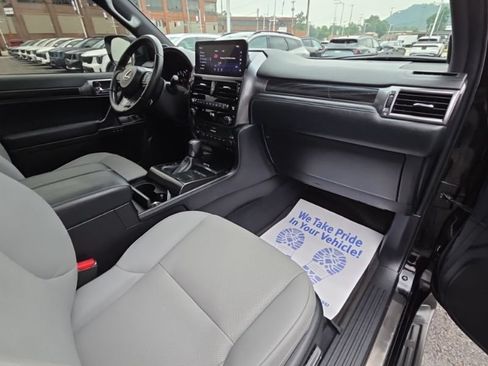 Used 2023 Lexus GX 460 w/ Black Line Special Edition AWD/4WD image 14