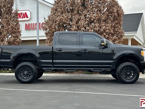 Used 2019 Ford F350 Lariat w/ Lariat Ultimate Package image 3