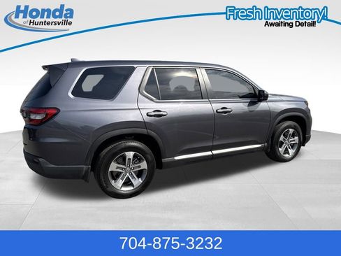 Used 2025 Honda Pilot EX-L image 9