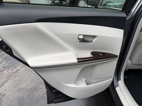 Used 2011 Toyota Venza AWD w/ Convenience Pkg image 21
