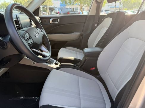 Used 2023 Hyundai Venue SEL FWD image 17