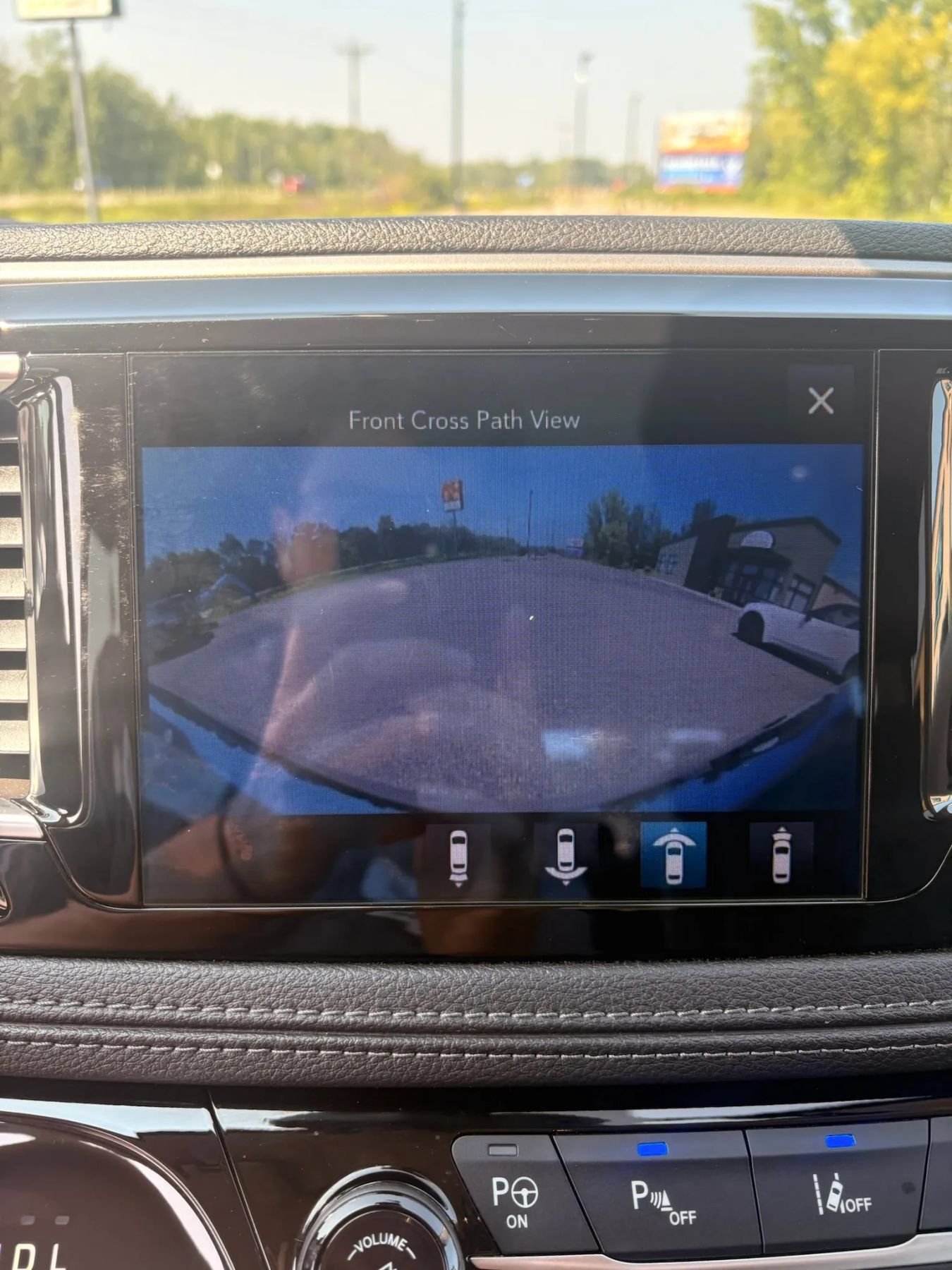 Used 2017 Chrysler Pacifica Limited w/ Advanced Safetytec Group FWD image 25
