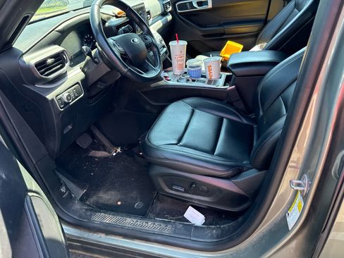 Used 2020 Ford Explorer XLT w/ Equipment Group 202A RWD image 7