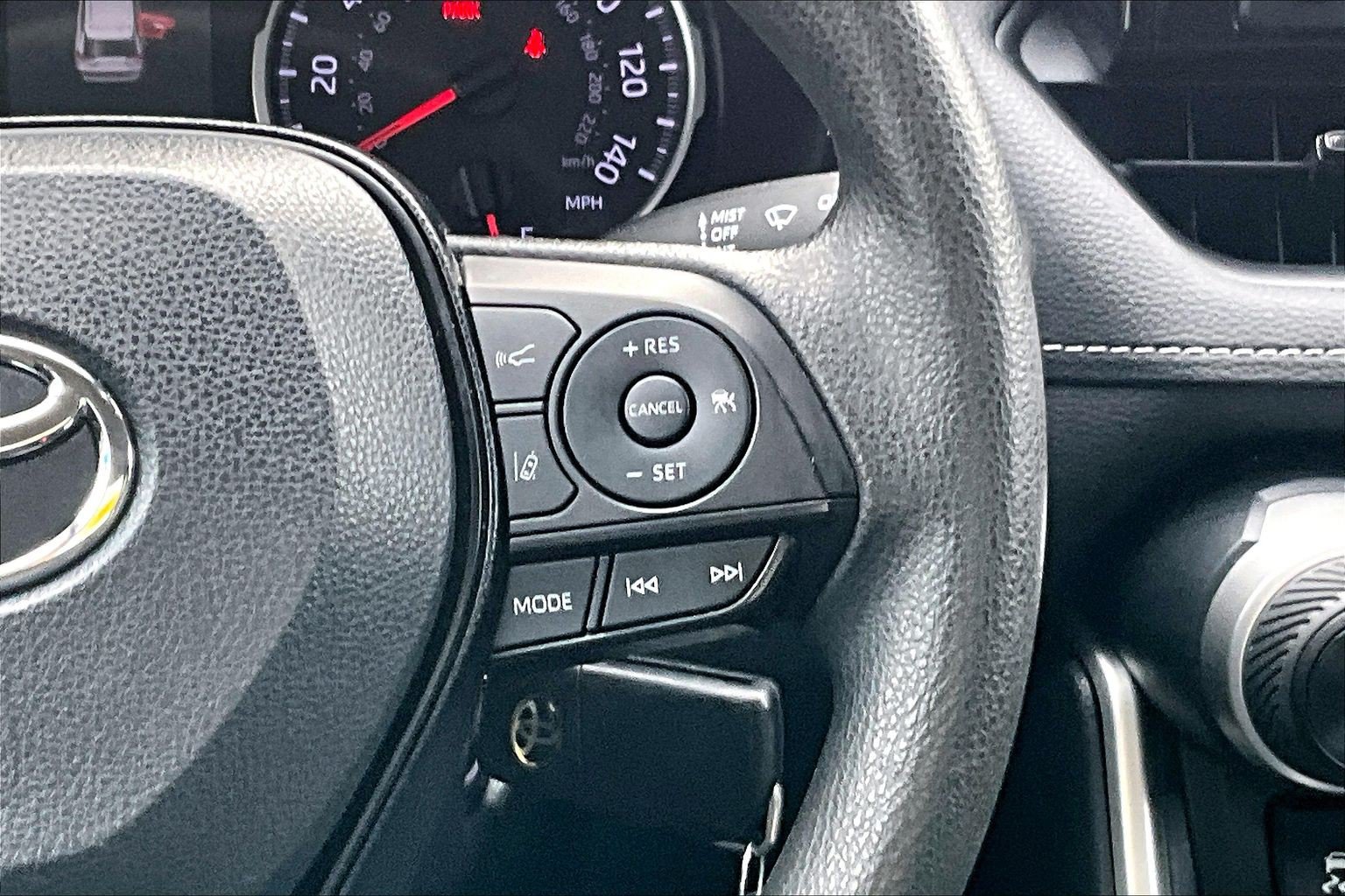 Used 2019 Toyota RAV4 LE AWD/4WD image 23