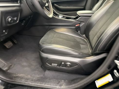 Used 2023 Jeep Grand Cherokee L Laredo RWD image 10