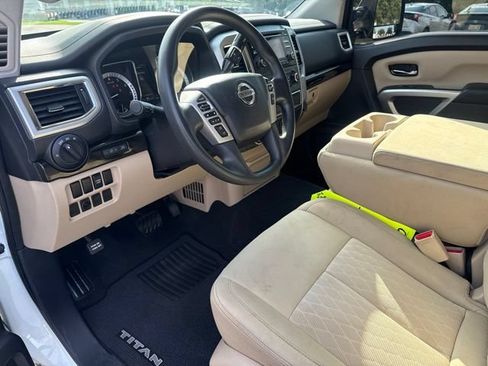 Used 2018 Nissan Titan SV AWD/4WD image 14