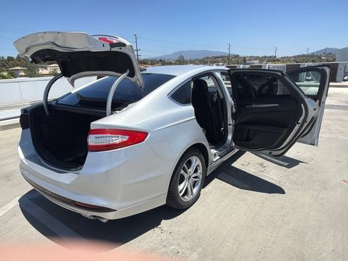 Used 2016 Ford Fusion Titanium FWD image 17