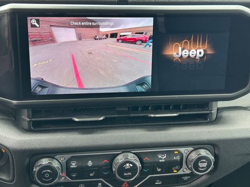 Used 2024 Jeep Gladiator Sport AWD/4WD image 22