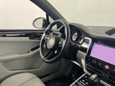 Certified 2023 Porsche Macan Turbo AWD/4WD image 12