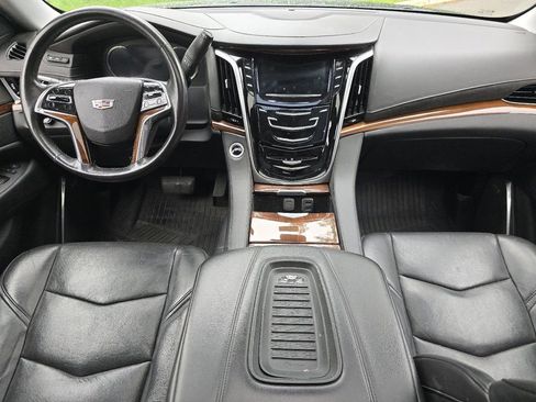 Used 2020 Cadillac Escalade Luxury AWD/4WD image 19