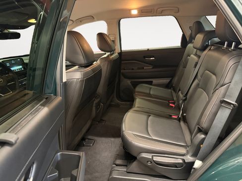 Used 2025 Nissan Pathfinder SL AWD/4WD image 24