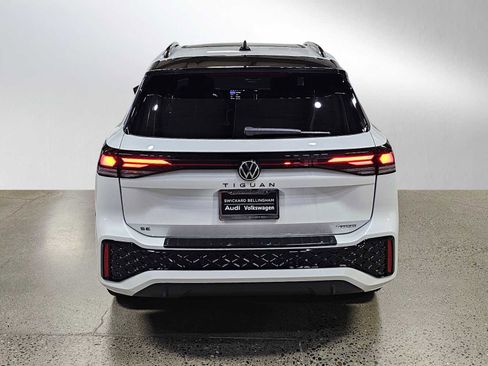 New 2026 Volkswagen Tiguan SE R-Line AWD/4WD image 4