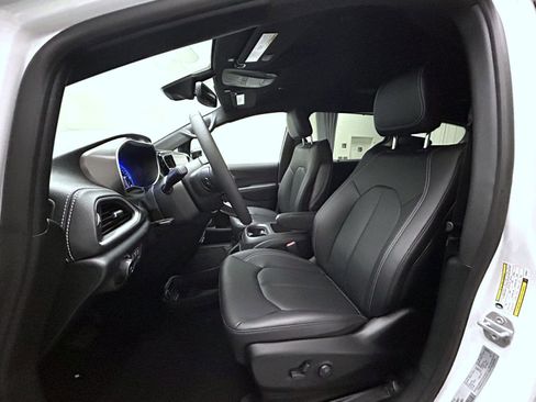 New 2026 Chrysler Pacifica Select AWD/4WD image 10