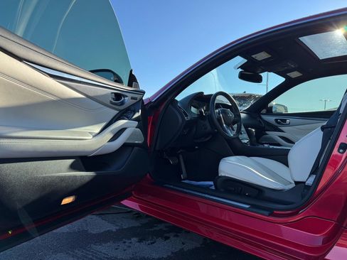 Used 2017 INFINITI Q60 Red Sport 400 image 18
