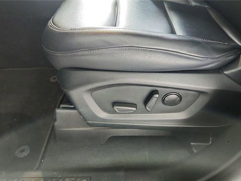 Used 2020 Ford Explorer XLT w/ Equipment Group 202A image 16