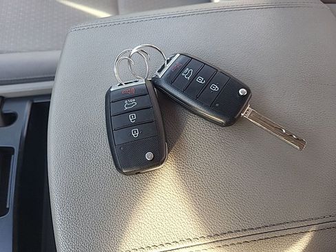 Used 2018 Kia Sedona L image 15