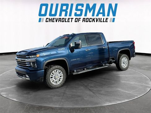 Used 2022 Chevrolet Silverado 2500 High Country w/ Z71 Off-Road Package image 2