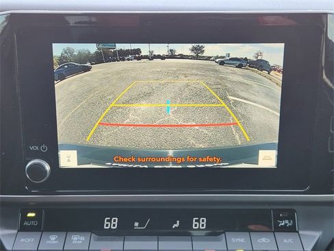 Used 2025 Toyota Camry SE image 14