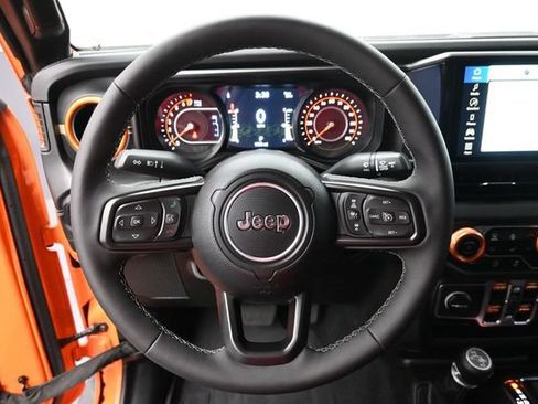 Used 2025 Jeep Gladiator Sport AWD/4WD image 28