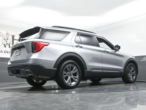 Used 2022 Ford Explorer XLT w/ Equipment Group 202A AWD/4WD image 36