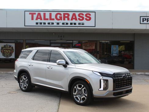 Used 2025 Hyundai Palisade SEL FWD image 2