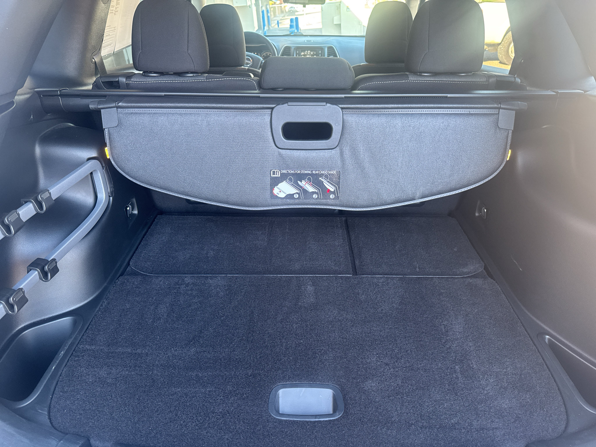 Used 2018 Jeep Cherokee Latitude w/ Safety Group AWD/4WD image 11