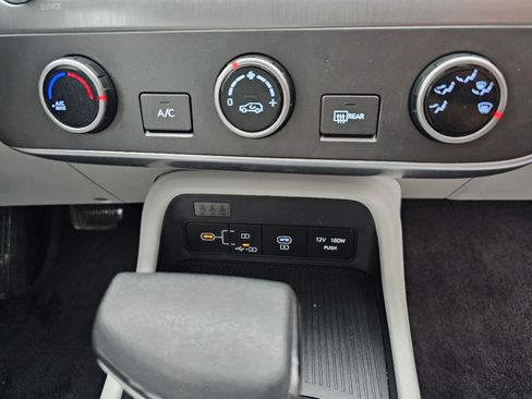 Used 2024 Hyundai Kona SE image 12