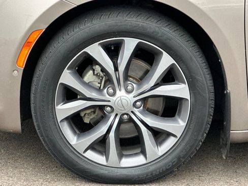 Used 2017 Chrysler Pacifica Limited FWD image 25