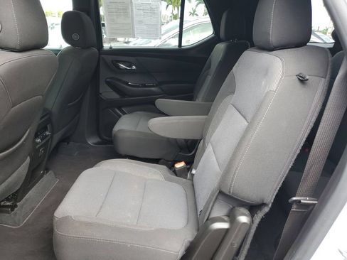 Used 2022 Chevrolet Traverse LT FWD image 13