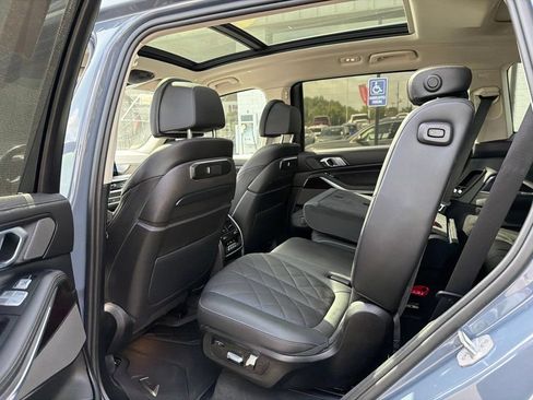 Used 2024 BMW X7 xDrive40i w/ Premium Package AWD/4WD image 9