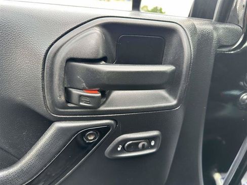 Used 2016 Jeep Wrangler Unlimited Sahara AWD/4WD image 9