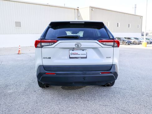 Used 2021 Toyota RAV4 XLE Premium FWD image 8