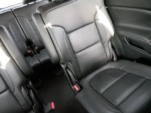 Used 2023 GMC Acadia SLT image 14