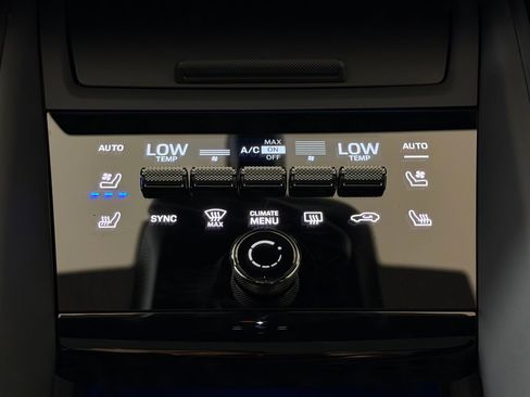 New 2026 Porsche Macan Electric image 21