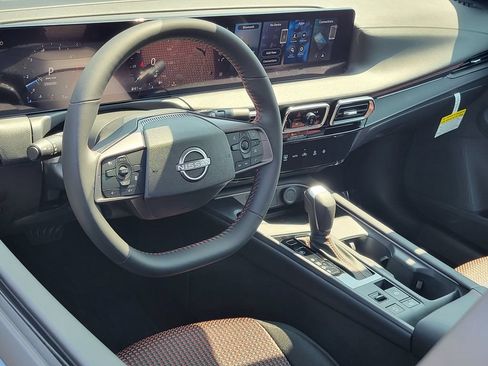 New 2026 Nissan Sentra SR w/ Floor Mat Package FWD image 6