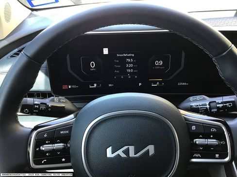 Used 2025 Kia Carnival SX FWD image 14