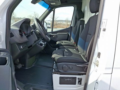 Used 2024 Mercedes-Benz Sprinter 144 Cargo image 18
