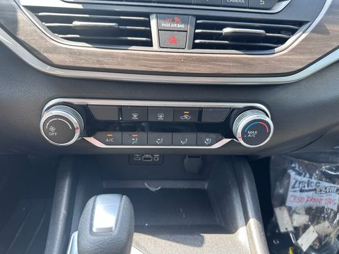 Used 2025 Nissan Altima 2.5 SV FWD image 14