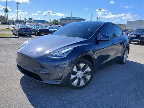 Used 2021 Tesla Model Y 2WD image 2