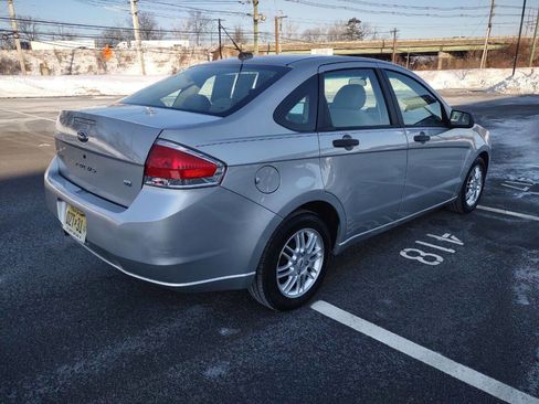 Used 2009 Ford Focus SE image 6