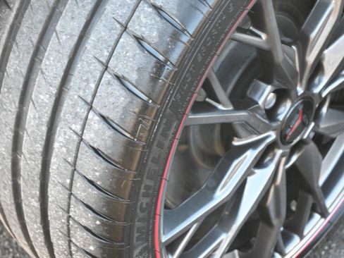 Used 2024 Chevrolet Corvette Stingray Premium Conv w/ Z51 Performance Package image 16