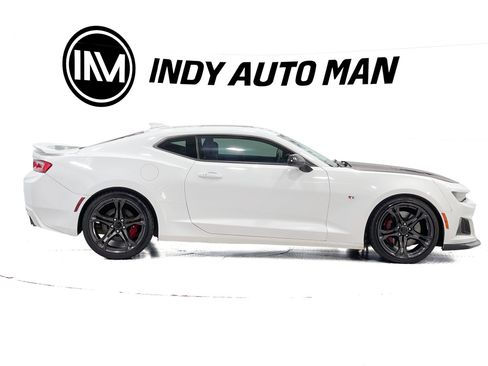 Used 2018 Chevrolet Camaro SS RWD image 3