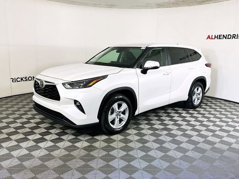 Used 2024 Toyota Highlander LE image 7