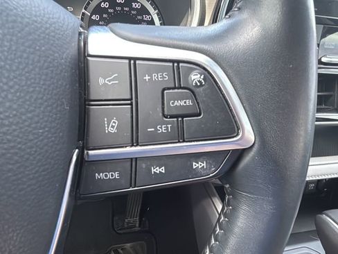 Used 2020 Toyota Highlander XLE FWD image 22