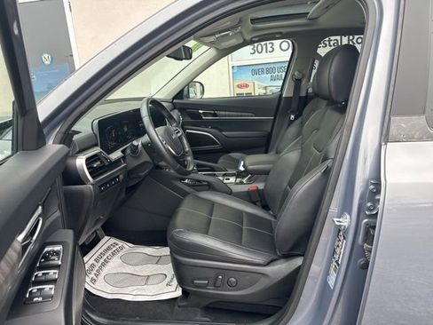 Used 2024 Kia Telluride EX w/ EX Captain's Chair Package image 8